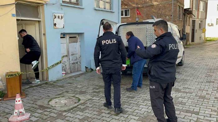 60 Yaşındaki Vatandaş Evinde Ölü Bulundu
