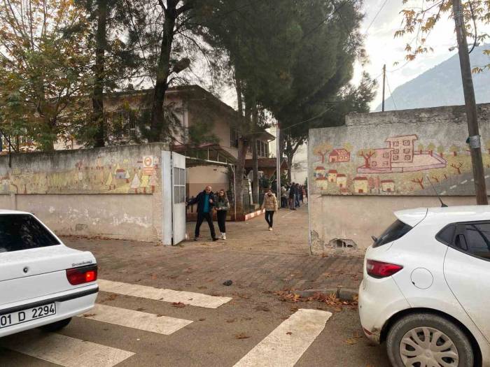 Okulda Çıkan Yangın Paniğe Neden Oldu