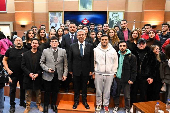 Mansur Yavaş, Başkent Üniversitesi’nde Gençlerle Bir Araya Geldi