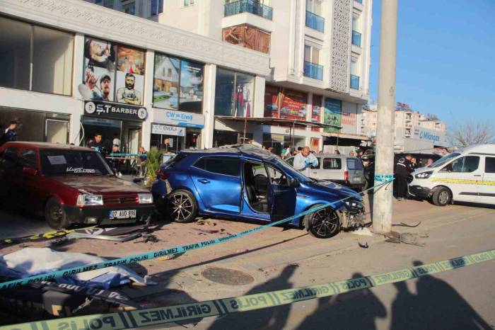 (Düzeltme) Durağa Dalan Otomobil, Yaşlı Çifti Hayattan Kopardı