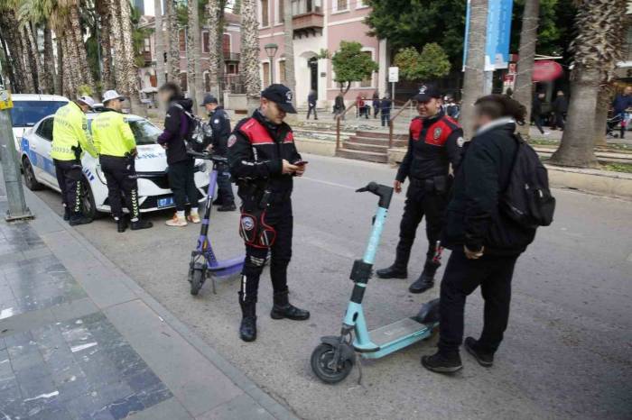 Antalya’da Eş Zamanlı Elektrikli Scooter Denetimi: 210 Sürücüye Ceza, 155 Scooter Trafikten Men