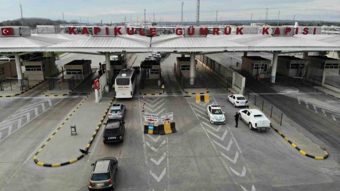 Avrupa’ya Açılan Kara Sınır Kapılarından 15 Milyon Yolcu Geçiş Yaptı: 2 Milyar 41 Milyonluk Kaçak Malzeme Yakalandı
