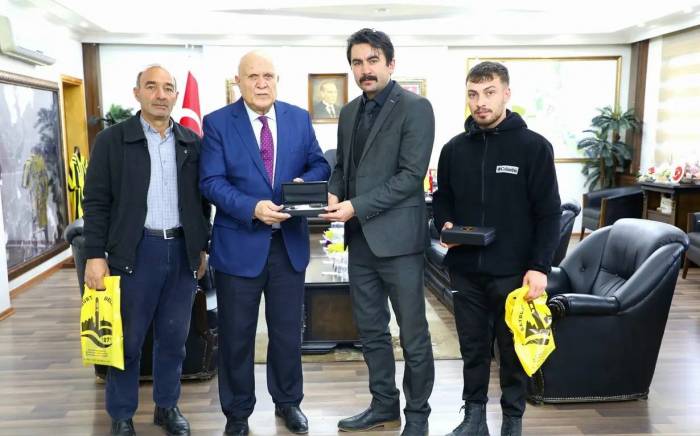 Başkan Pekmezci Cirit Milli Takımına Seçilen Sporcuyu Makamında Ağırladı
