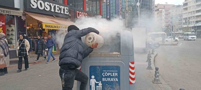 Batman’da Çöp Konteynerinde Çıkan Yangın Büyümeden Söndürüldü