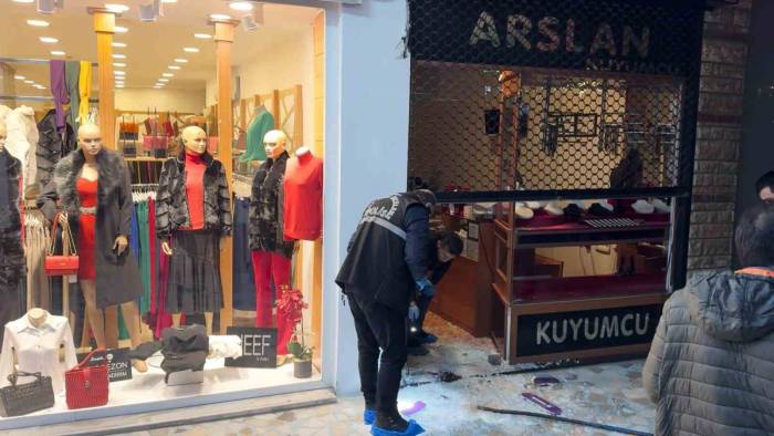 Bursa’da Kuyumcu Soygunu: 500 Bin Lira Değerindeki Altınları Çaldılar