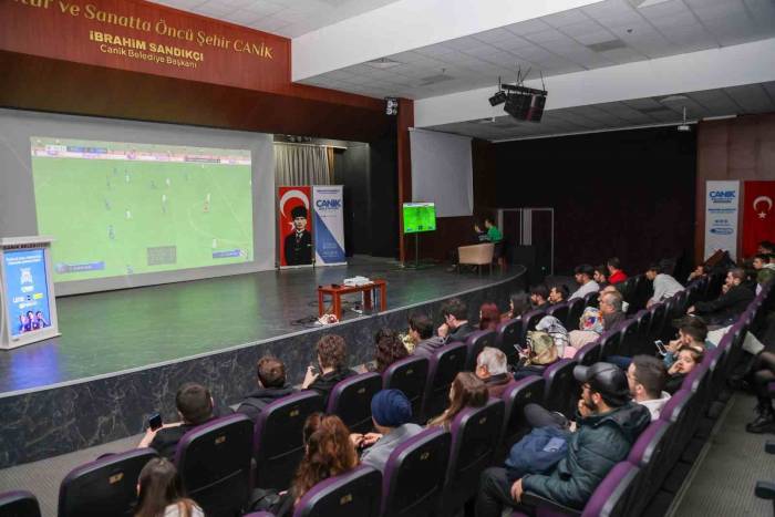 Canik’te E - Spor Turnuvası Nefesleri Kesti