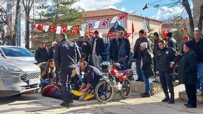 Otomobil İle Motosiklet Çarpıştı: 1 Yaralı