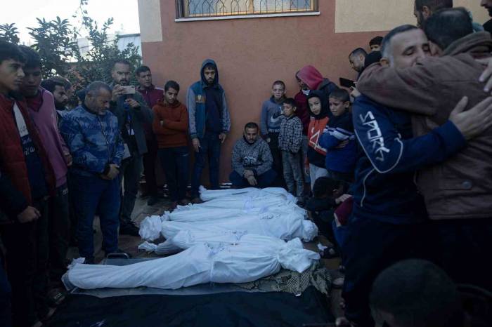 İsrail Gece Boyu Gazze’yi Vurdu: 37 Ölü