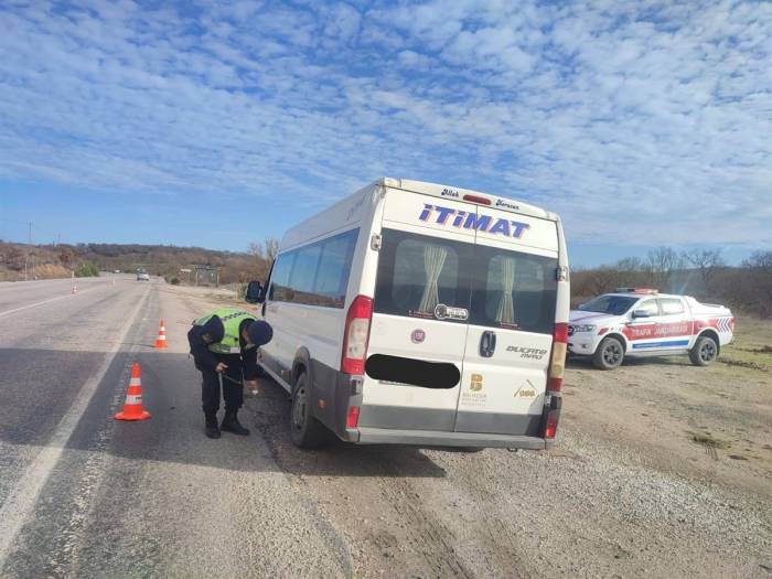 Jandarma Ekiplerinden Bin 484 Araca Kış Lastiği Denetimi
