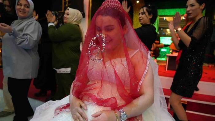 Hayali Gerçek Oldu: Beyaz Gelinlik İçinde Mutlu Bir Gece Yaşadı