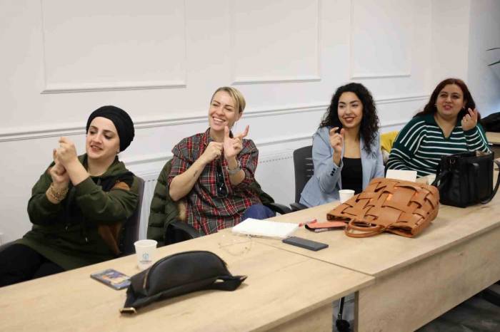 Avukatlara İşaret Dili Eğitimi