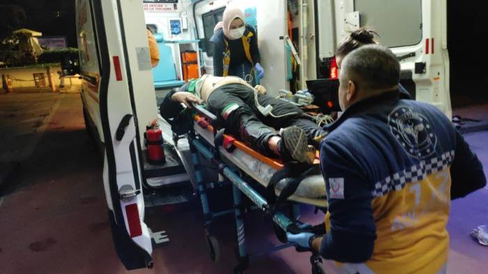 Sokak Ortasında Kurşun Yağdırdı: Boynundan Vurulan Şahıs Ağır Yaralandı