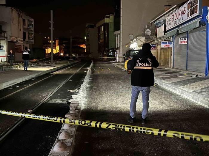 Yaralı Halde Yerde Yatan Kişiye Böyle Ateş Etti