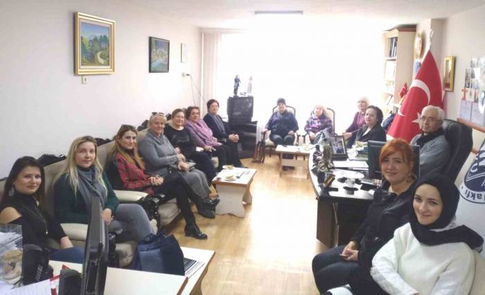 Kütahya Sosyal Yardım Ve Kültür Vakfı 100 Çocuğu Sevindirdi