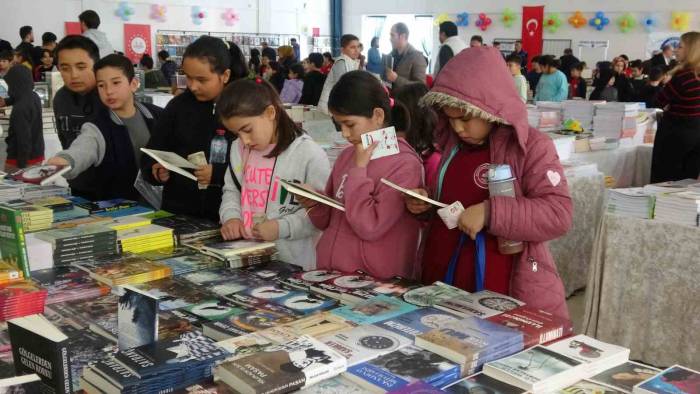 Mersin Erdemli’de Kitap Ve Edebiyat Günleri Başladı