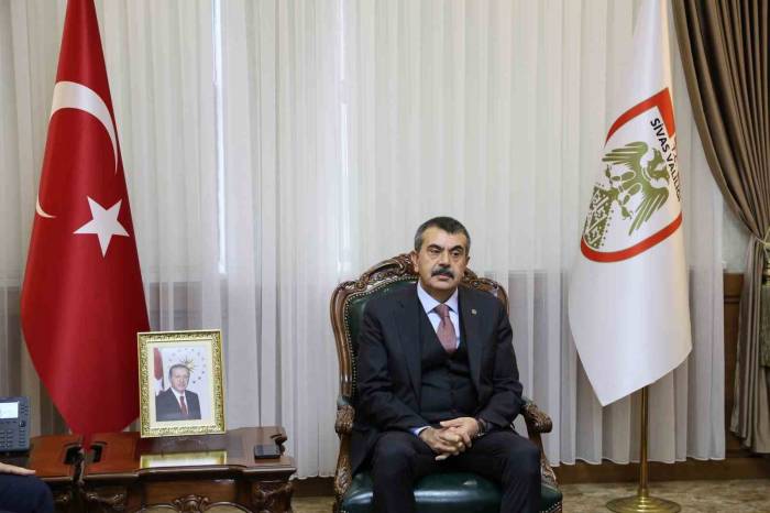 Bakan Tekin, Öğretim Sürecinde Zorluk Çıkartan Belediyelerden Şikâyet Edip Eskişehir Ve İzmir’i Buna Örnek Gösterdi