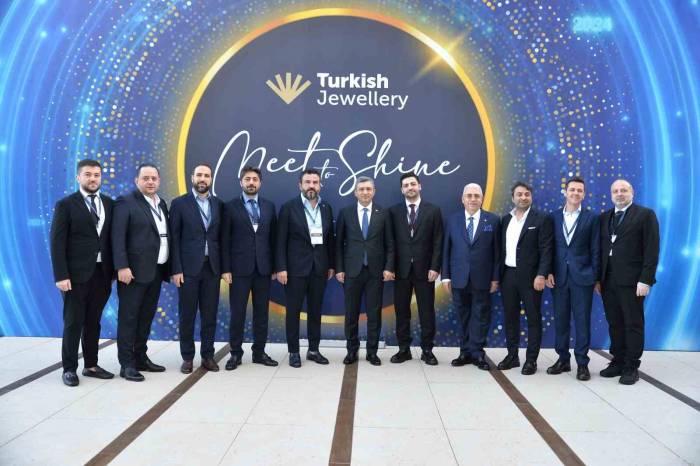 Mücevher Antalya’da Parladı