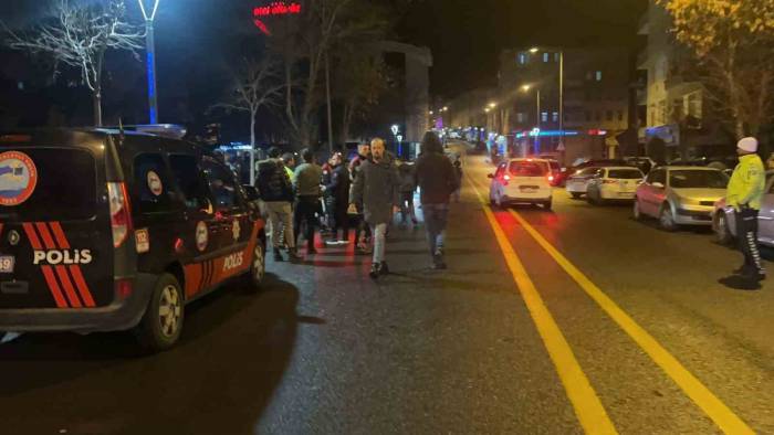 Önce Kavga Etti, Sonra Polisin Üzerine Araç Sürdü: 1 Polis Yaralı