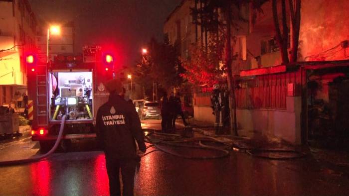 Pendik’te Doğal Gaz Borusu Patladı, Çıkan Alevler Nedeniyle İki Katlı Bina Tahliye Edildi