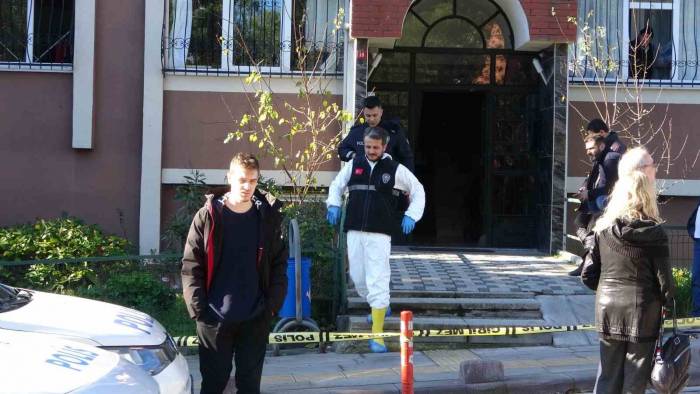 Pendik’te Sitede Çıkan Yangında 83 Yaşındaki Kadın Hayatını Kaybetti