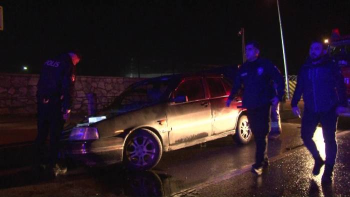 Pendik’te Virajı Alamayan Araç Bariyerlere Çarptı: 2’si Ağır 4 Yaralı