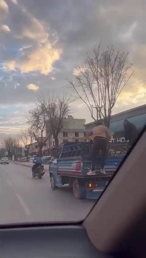 Sakarya’da İlginç Görüntü: Gören Dönüp Bir Daha Baktı