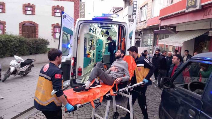 Çorlu’da Kanlı Kavga: Ağabeyini Sokak Ortasında 6 Yerinden Bıçakladı