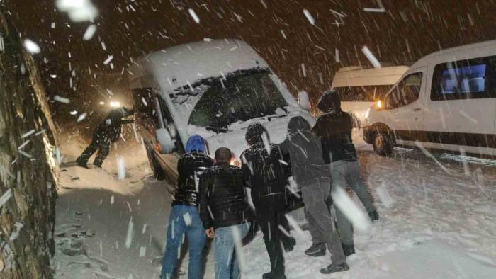 Van’da Yüksek Kesimlerde Kar Ve Tipi Etkili Oluyor