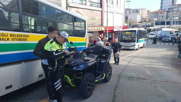 15 Yaşındaki Genç Atv İle Trafiği Birbirine Kattı, 35 Bin Lira Ceza Yedi