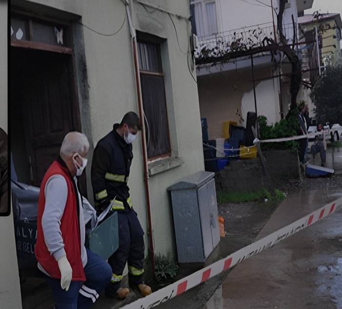 Yaşlı Adam Evinde Çıkan Yangında Can Verdi
