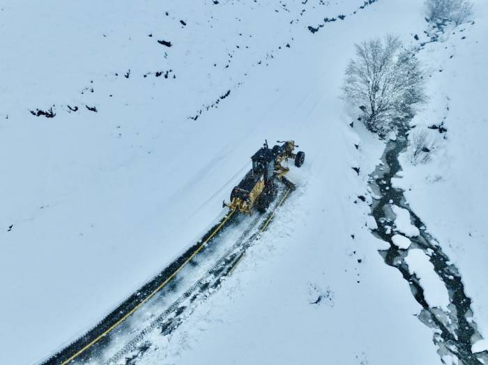 Ağrı’da "Kar Kaplanları" Kapanan Yollar İçin Seferber Oldu