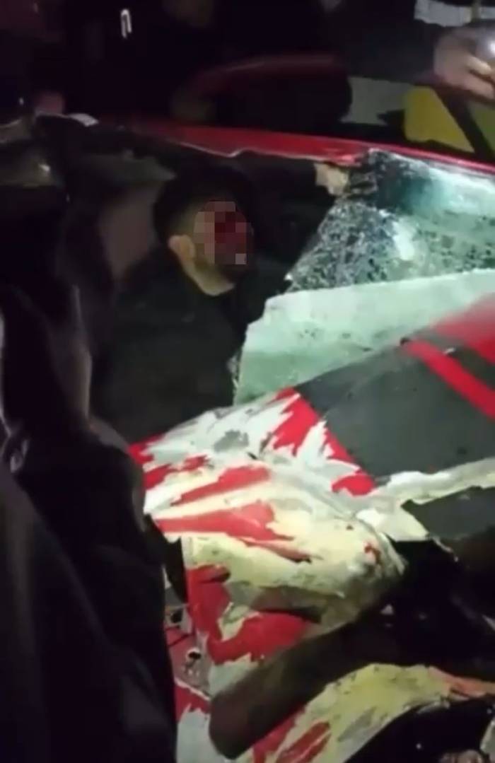 Bursa’da Tıra Çarpan Otomobil Hurdaya Döndü...sıkışan Sürücü Kurtarıldı