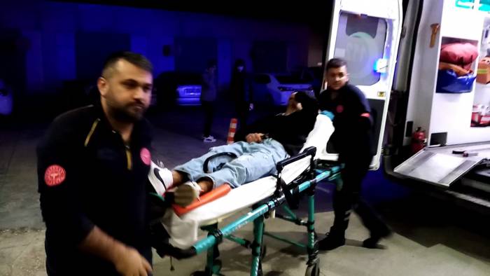 İki Grup Arasında Bıçaklı Kavga: 1 Yaralı