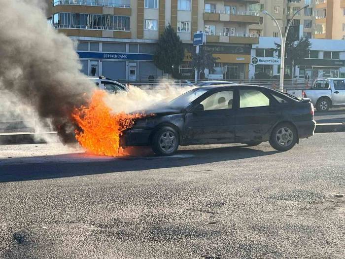 Diyarbakır’a Bakımdan Yeni Çıkan Otomobil Test Sürüşünde Alevlere Teslim Oldu