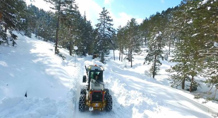 Erzincan’da Köy Yolları Ve Geçitlerde Karla Mücadele Çalışmaları Sürüyor