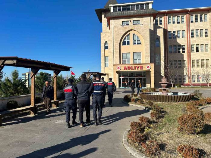 İki Hükümlü Jandarma Tarafından Yakalandı