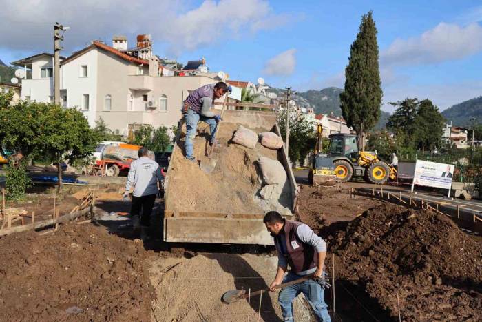 Marmaris Beldibi’ndeki Parkta Çalışmalar Sürüyor