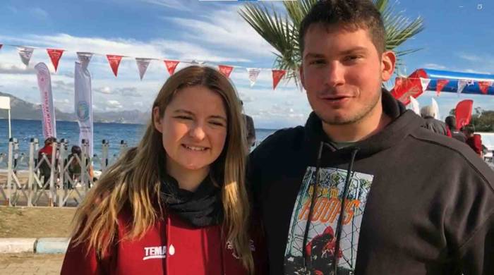 Denizden Çıktı, Evlilik Teklifi Yaptı