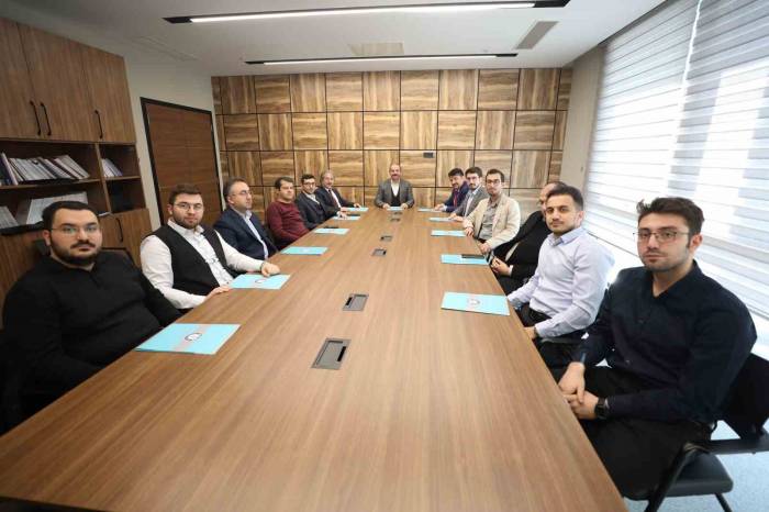 Sağlık-sen: "Kamuda Çalışan Hekimlerin Tabip Odalarına Üye Olmaları Teşvik Edilmeli"