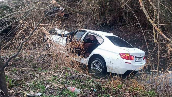 Lüks Otomobil Sulama Kanalına Uçtu: 3 Yaralı