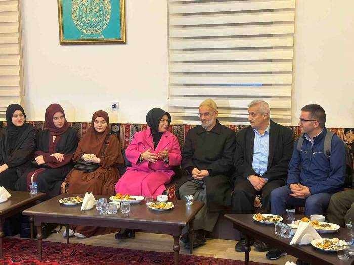 Sancaktepe’de Siyer-i Nebi Yarışmasını Kazanan 300 Öğrenci Kutsal Topraklara Uğurlandı