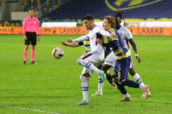 Trendyol Süper Lig: Mke Ankaragücü: 0 - Trabzonspor: 1 (İlk Yarı)