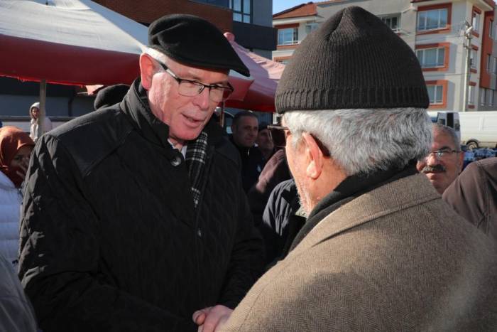 Başkan Kurt, 71 Evler Pazarı’nı Ziyaret Etti