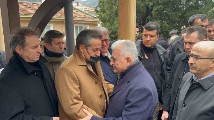 Milletvekili Faruk Çelik’in Annesi Kılınan Cenaze Namazı Sonrası Toprağa Verildi