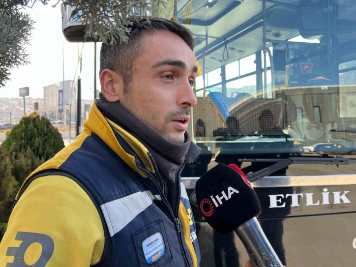 Otomobili İle Park Halindeki Tır Dorsesine Çarpan Genç Hayatını Kaybetti
