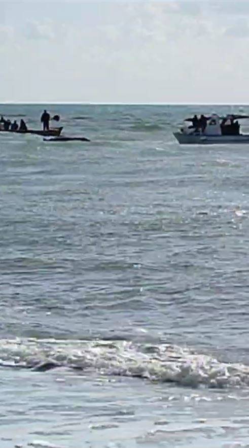 Alabora Olan Bottaki İki Kişiyi Balıkçılar Kurtardı