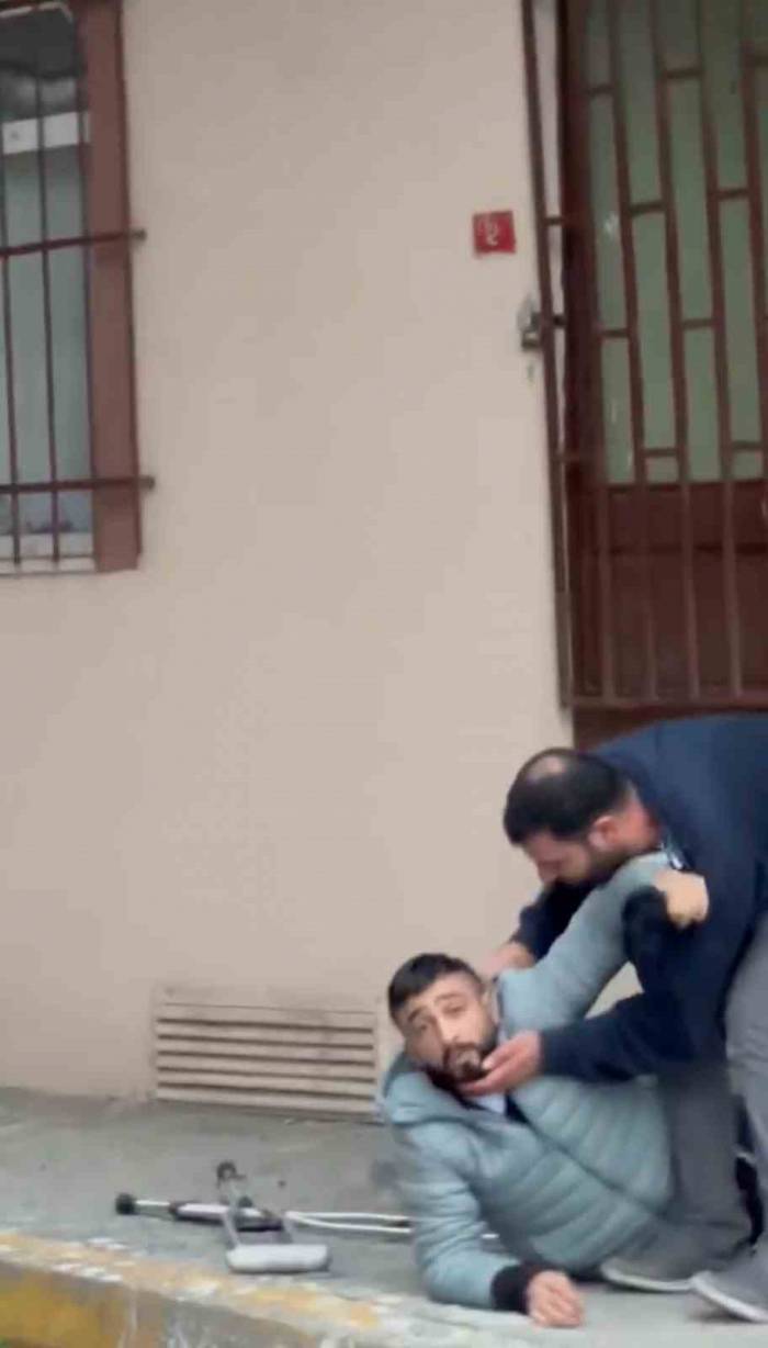 Büyü Yapıldığını İddia Ederek Kendini Yerden Yere Attı