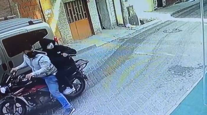 İstanbul’da Otele Silahlı Saldırı Kamerada: Seken Kurşun Yoldan Geçen Adamı Yaraladı