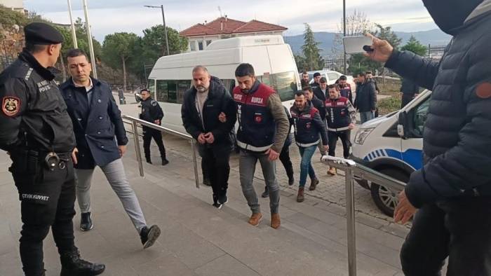 Bursa’daki Kuyumcu Fonu Sanıkları Adliyeye Sevk Edildi: 6 Şüpheliden 3’ü Tutuklandı