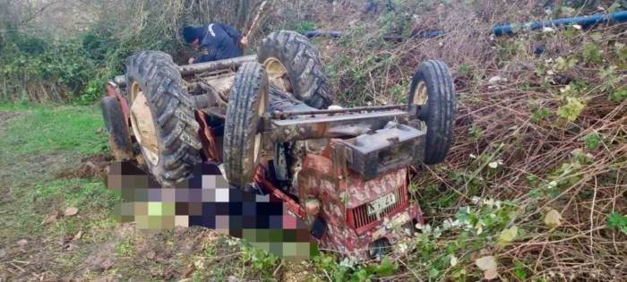Devrilen Traktörün Altında Kalan Sürücü Hayatını Kaybetti